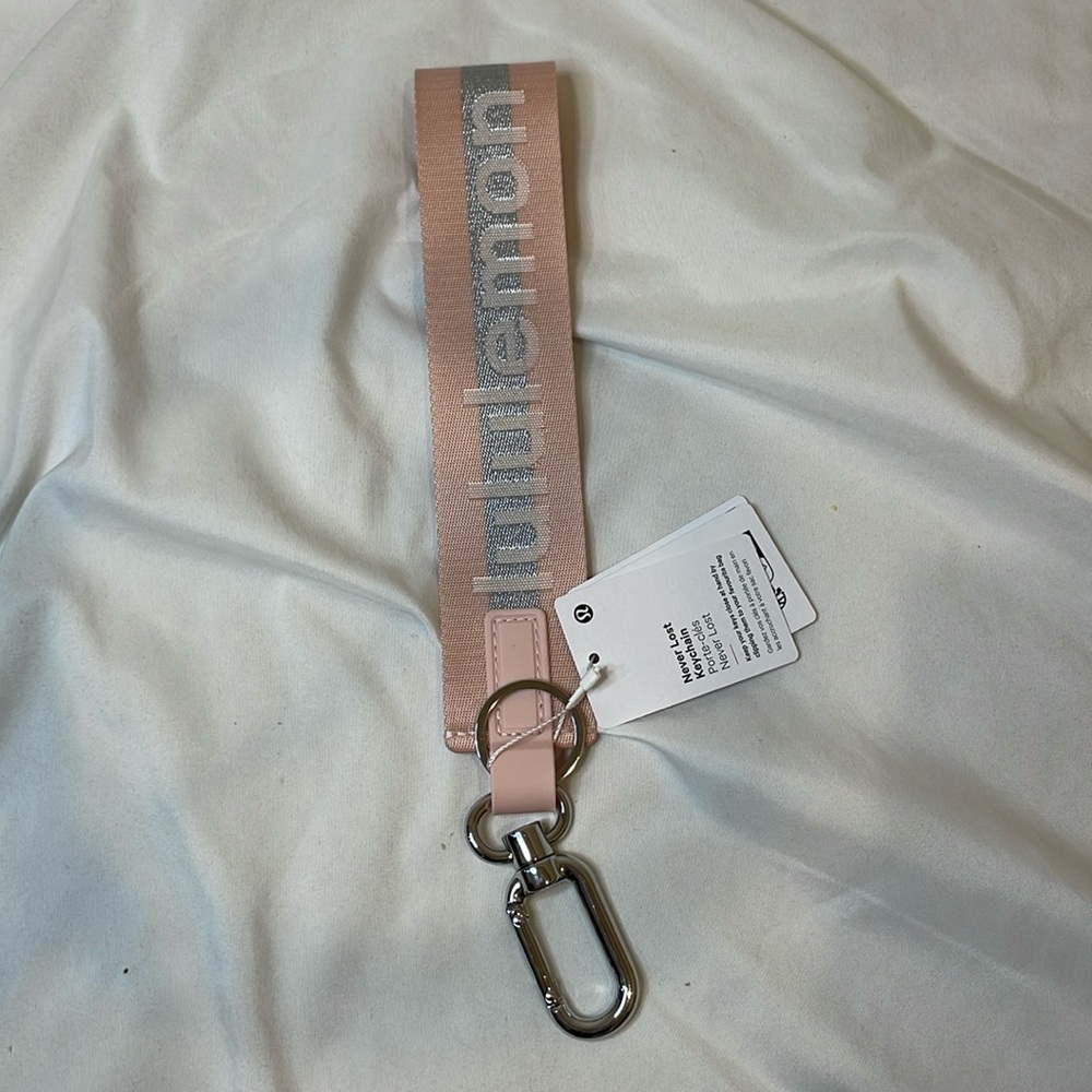 NWT Lululemon Never Lost Keychain Wordmark